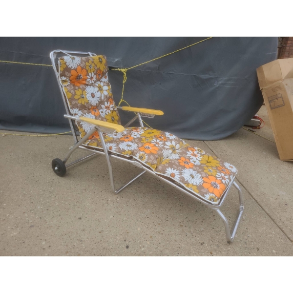 Vintage Folding Lawn Chaise Sun Lounger