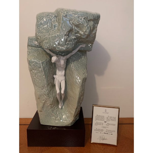 Lladro Porcelain 'Jesus The Rock 866' 17T w/ Walnut Pedestal 
