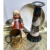 Image 3 : Decorative Lot with Owl Canvas, Glassware, Jewelry, and Collectibles