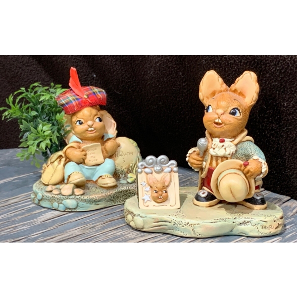 Pen Delfin Figure Event Pieces (2) - Showman & Please Take Me Home 
