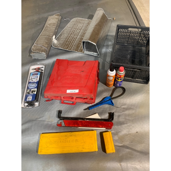 Automotive Emergency Kit, Solar Battery Charger, and car Reflective