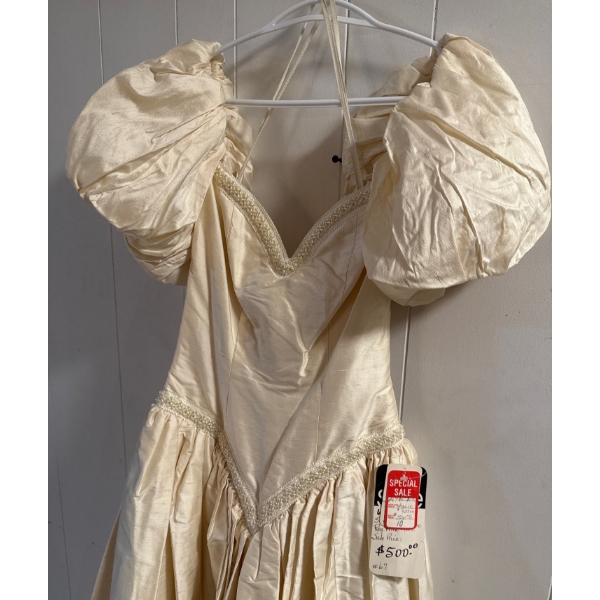 Beautiful Vintage Fairy Tale Princess Puffed Sleeve Long Train Wedding Dress
