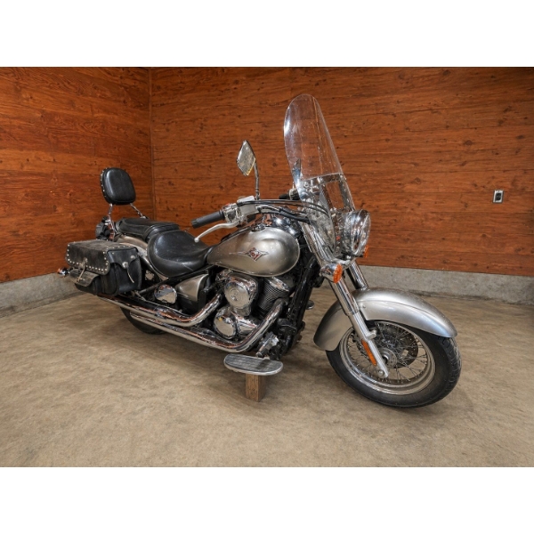 Vulcan 900 Motorcycle in great condition Beautiful touring bike with cover saddle bags 