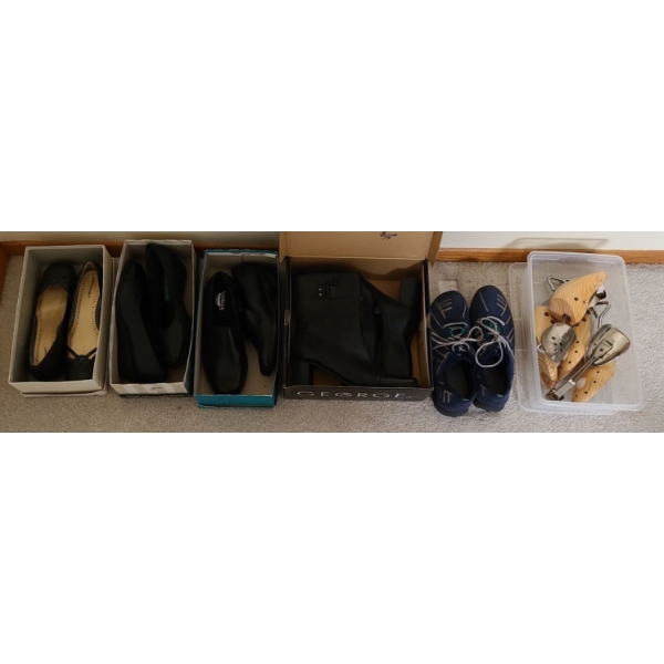 Womens Shoe Collection (Size 8-9) Featuring Naturalizer & Walking Cradles  in Like New Condition 