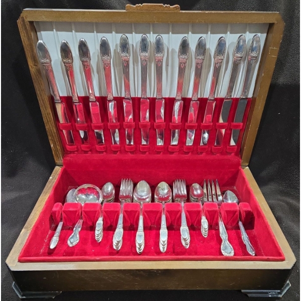 Wooden Cutlery Case Prevent Tarnish Container Red Velvet Lined Interior Filled W/1847 Rogers Cutlery