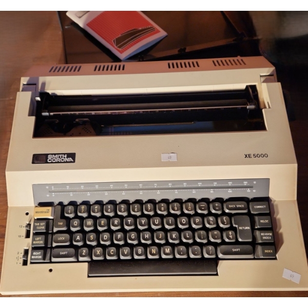 - Smith-Corona XE5000 Electric Typewriter w/ Cover- Case