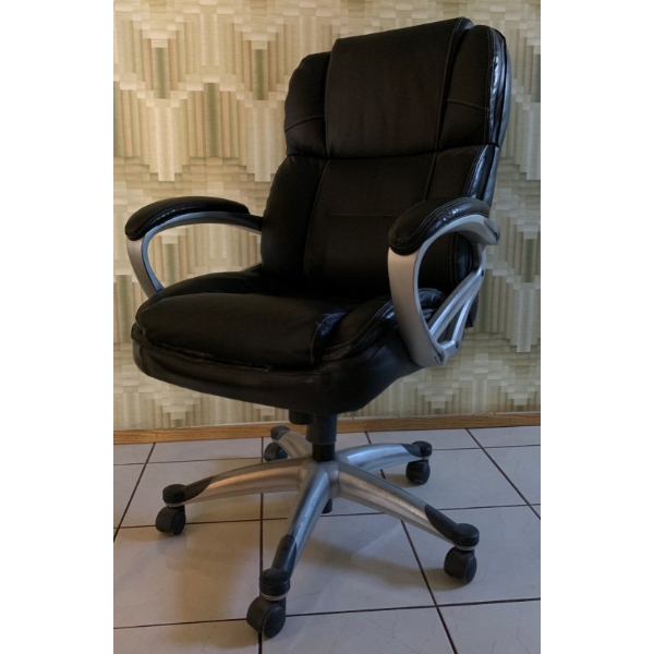 Black Office Chair on Wheels - 28W, 43T 