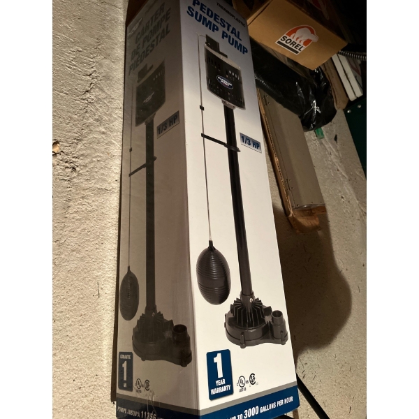 superior pump. Thermoplastic. pedestal sub pump pumps up to 3000 gallons per hour. 1/3 HP. New never