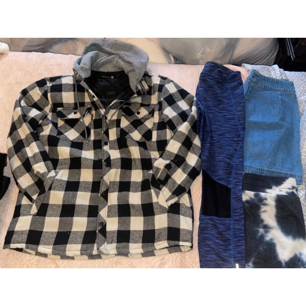 CL32 Ladies Size M Genuine Leather Jacket w/ Assorted Leggings