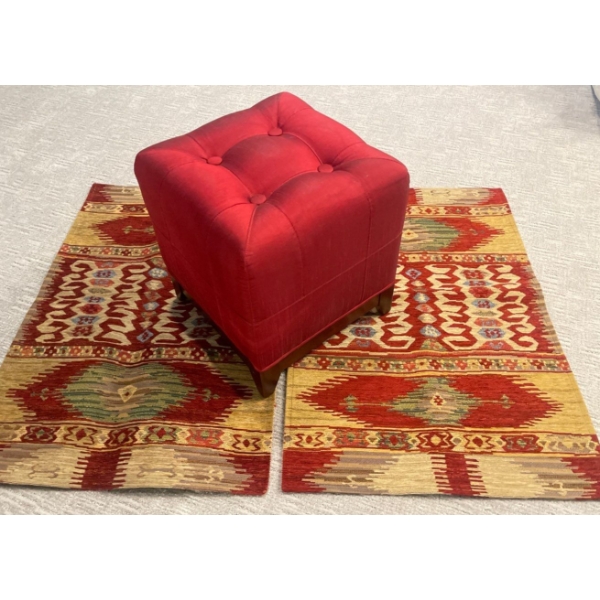 Upholstered Ottoman 22T w/ Geometric Rug Duo 