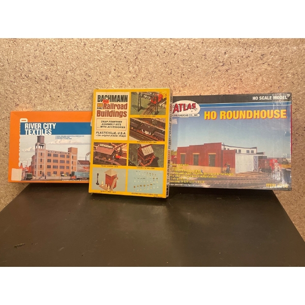 Ho Scale Roundhouse, Railroad Buildings, River City Textiles