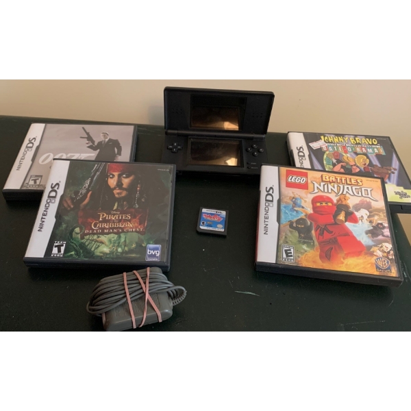 Nintendo DS w/ 5 Games & Charging Cable USG-005