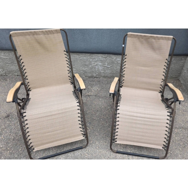 Folding Zero Gravity Lounge Chairs with Mesh Fabric