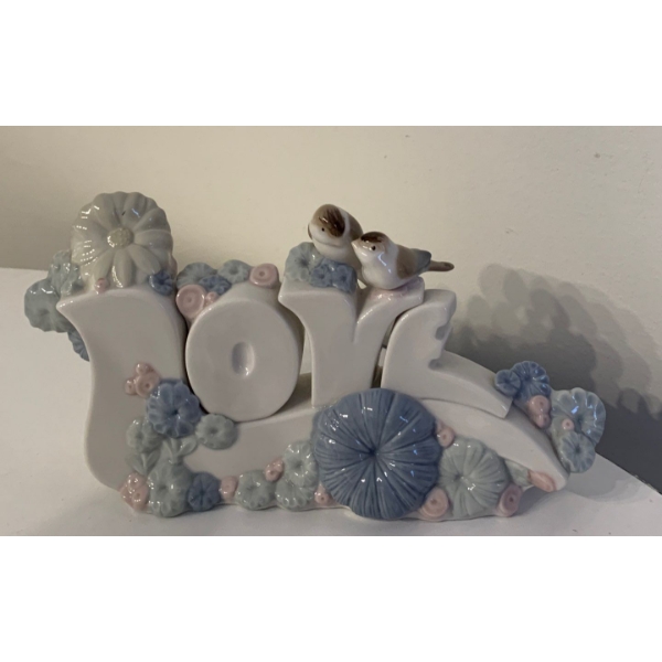 NAO By LLADRO Porcelain Decorative 'Love' Sign Plaque - 8L 