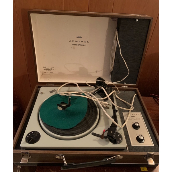 Admiral Stereophonic Hi Fidelity Turn Table Mo.YS 220