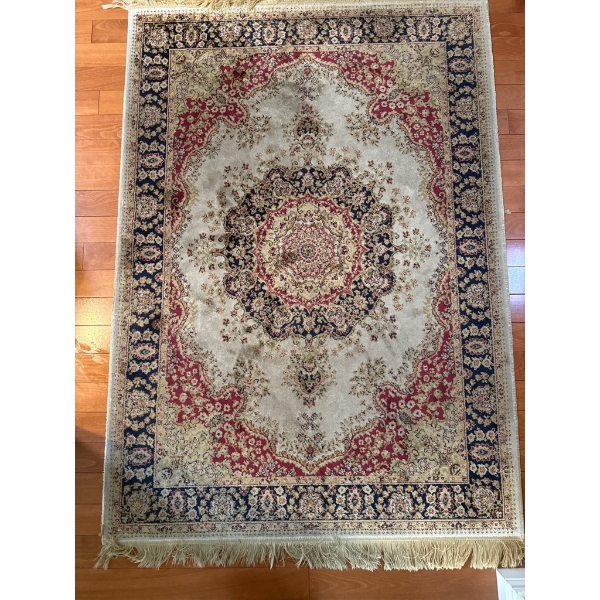 Oriental-Style Area Rug with Intricate Medallion Design and Fringe