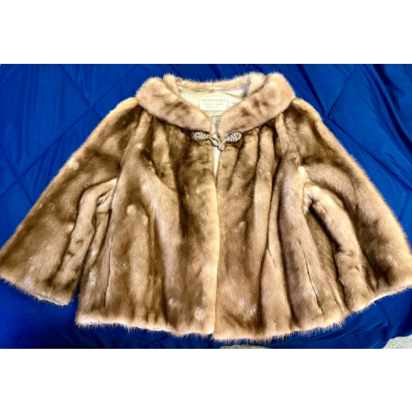 Beautiful Edward Reilly & Co Manufacturing Furriers Mink Jacket - Made in Brockville Ontario  Fits M