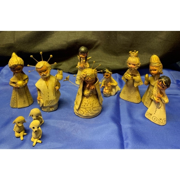 Antique Nativity Scene Foreign Lands 4T