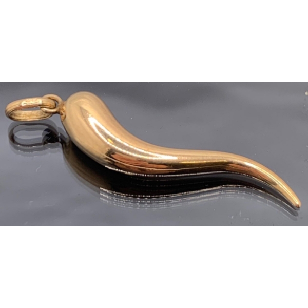 10k Gold Chili Pepper Pendant, Weighs 3.2g 