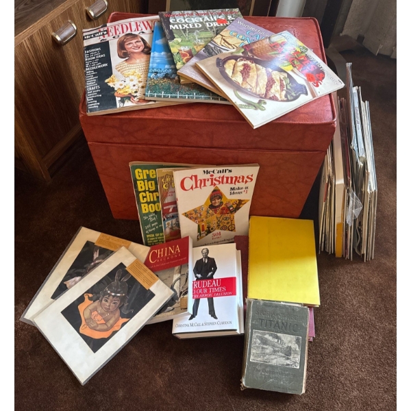 Vintage Treasure Trunk 21T Containing Vinyl Records Art & Assorted Easy Reads 