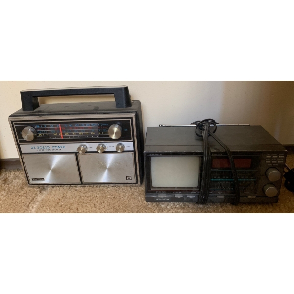 Magnasonic Black & White TV Mo.PMP310 w/ Rally 22 Solid State Twin Speaker Mo.1485AC