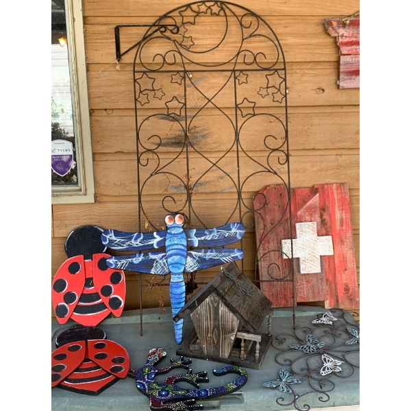 Garden Trelles, Bird House, Lady bug, Dragonfly and Lizard Decor WITH Canada Flag Decor