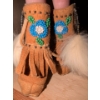 Image 2 : Miniature Genuine Leather Mukluks Vintage Chalkware Plaques Flat Skipping Rocks & More