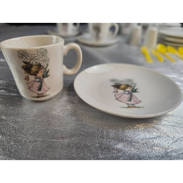 Japanese-Made 21-Piece Ceramic Tea Set with Floral Girl Design