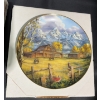 Image 7 : 5 Assorted Decorative Plates with Boxes
