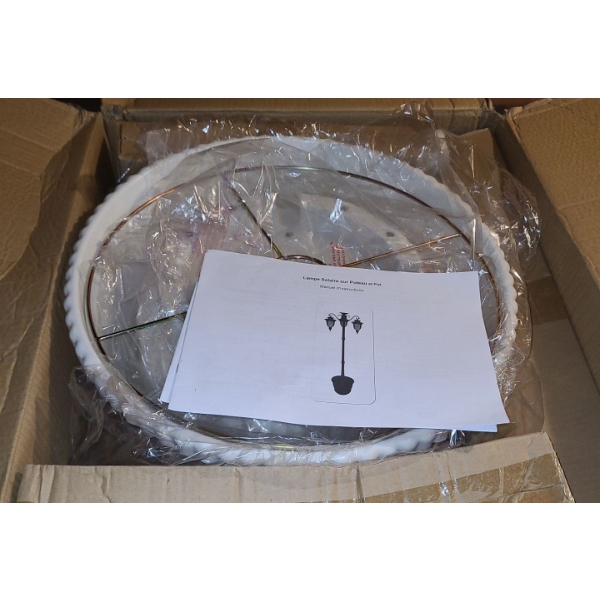 Outdoor Solar Light in Planter (New in Box)