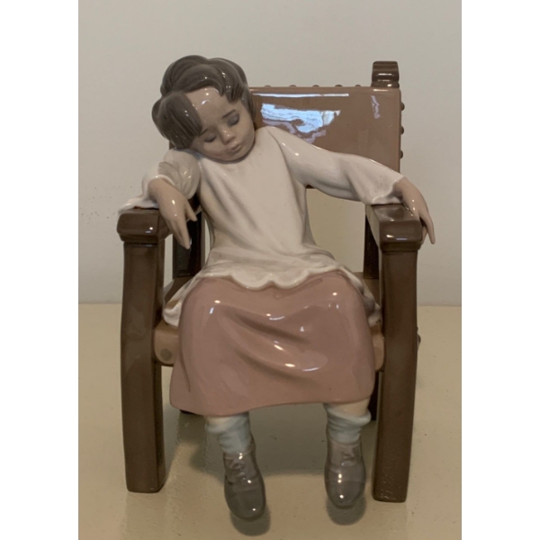 LLADRO  Porcelain 'Monaguillo Dormido'  - 7T 