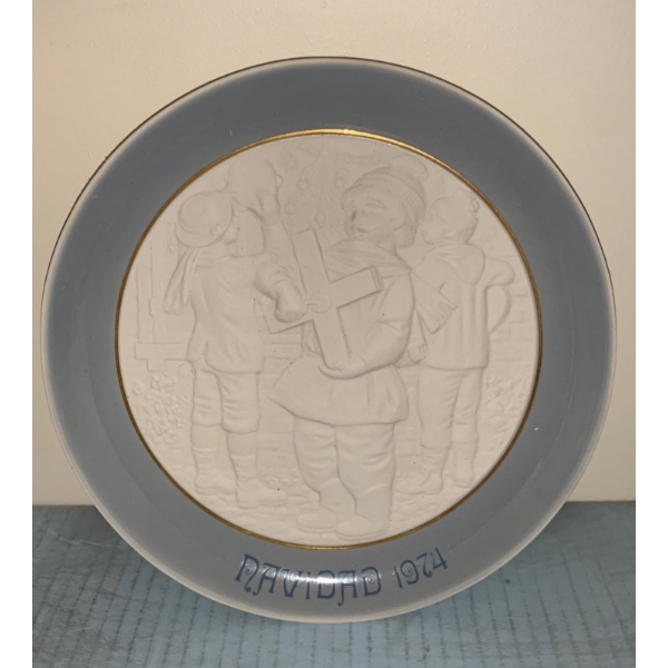 LLADRO Navidad 1974 Porcelain Plate - 8W
