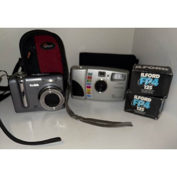 Kodak Digital & Concord Film Cameras w/Cases ++ Film Rolls
