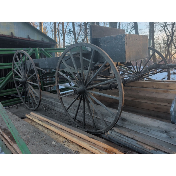 Amish Buggy (LImo) - Comfortably Seats 4 Passengers - Horse Drawn 4 Wood Wheels 