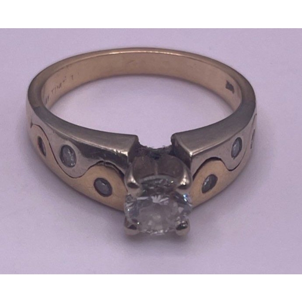 One Lady's Diamond Ring 14K YG; Ring Weighs 5.4g 