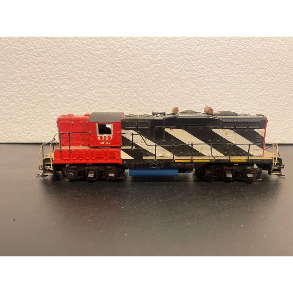 CN Model Engine 4307 8L & Great Northern Model Engine 2197 10L