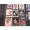 Image 3 : 1 Box Of Detroit Red Wings 1970's-2026 Era Hockey Cards With 2 Sleeves	
