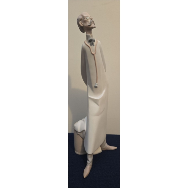 LLADRO Medical Doctor Porcelain Figure #4602 - 6W, 6D, 14T 