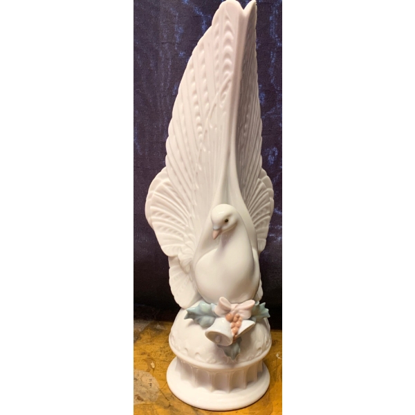 LLADRO Porcelain 'Message of Peace' 11T