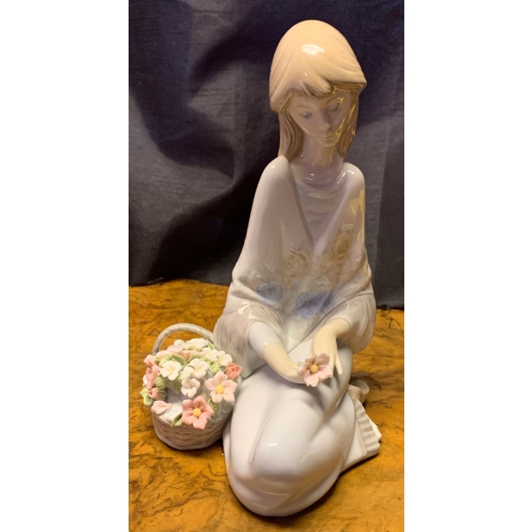 LLADRO Porcelain 'Lady Picking Flowers' 6T