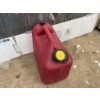 Image 4 : 6 Plastic Gasoline and Water Storage Containers