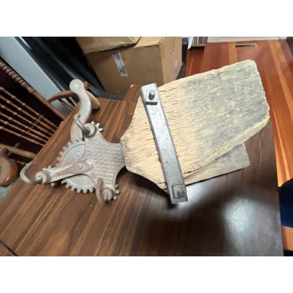  antique rope maker in working condition
