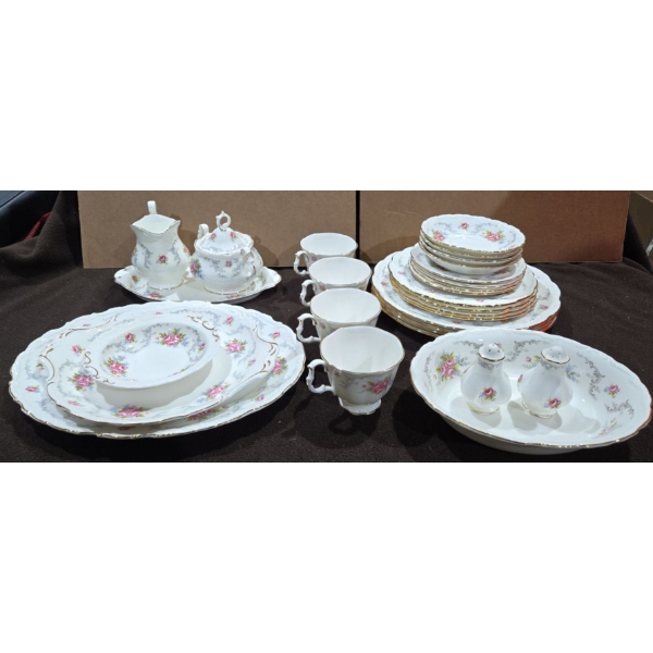 Royal Albert Tranquility 1969 Bone China England 28Pc Set
