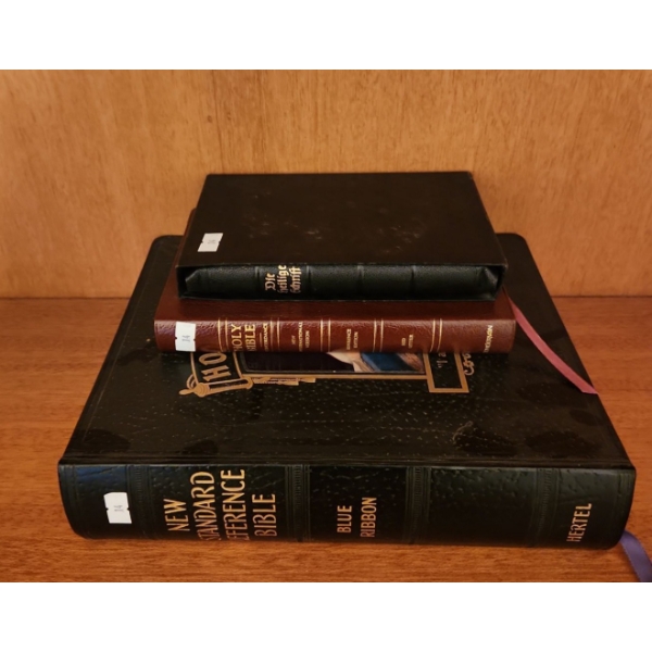 Bibles: New International Version, German Bible, Blue Ribbon New Standard Reference