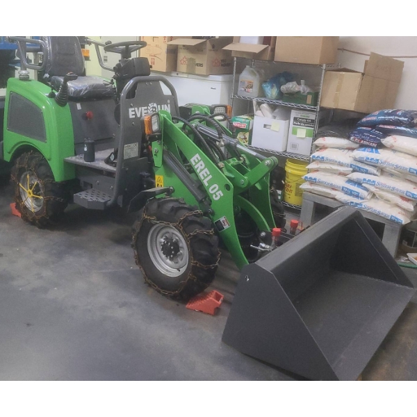 Everun EREL05 Compact Loader With All Attachments