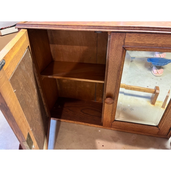 Solid oak wall cabinet with detached towel holder. 29”w x 22”L 8”w 