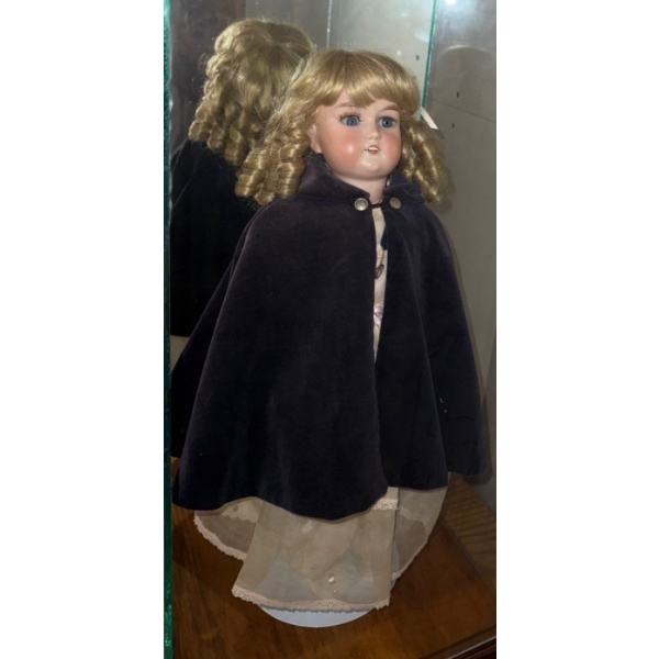 Rare Antique Eaton's Beauty Doll In Display Case 16T