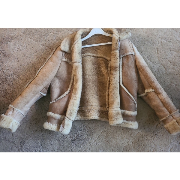 Vintage Men's Mirabel Sheepskin Coat Size 44 Tagged (Narrow Fit) w/ Zippered Closure