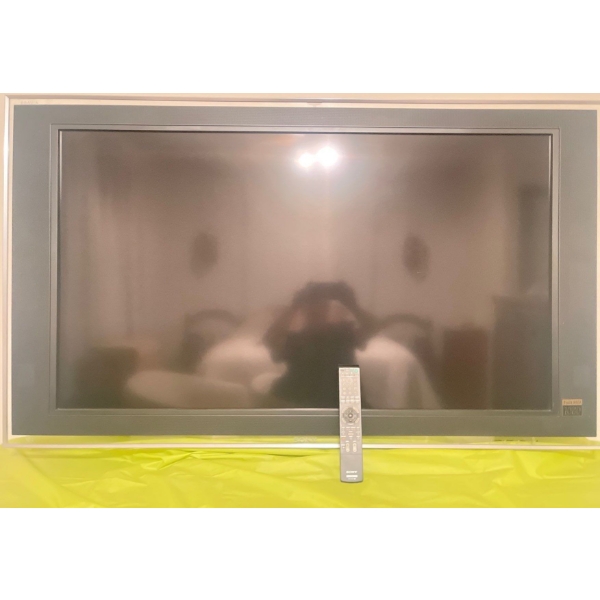 Sony LCD Digital Television Mo.KDL-52XBR4