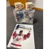 Image 3 : Detroit Red Wings Collectible Fan Set, Mugs, and Stanley Cup Photo